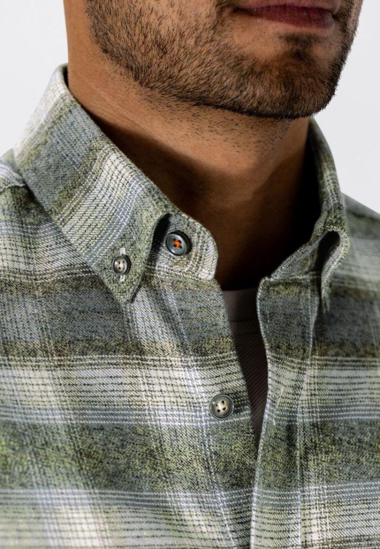  8937